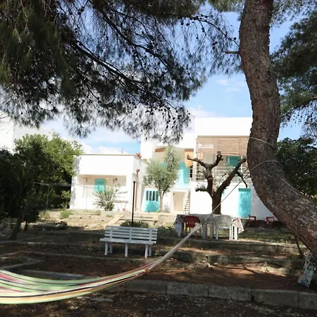 Maria In Puglia Con Pineta Vicino Al Mare Torre Suda